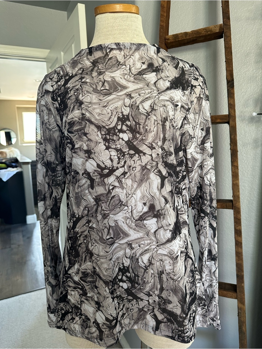 Zella Marble-Effect Long Sleeve Mesh Top, size large - Picture 7 of 12